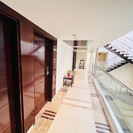 Hotel Aura Ip Grand Karkardooma Metro Station New Delhi Couple Friendly 外观 照片
