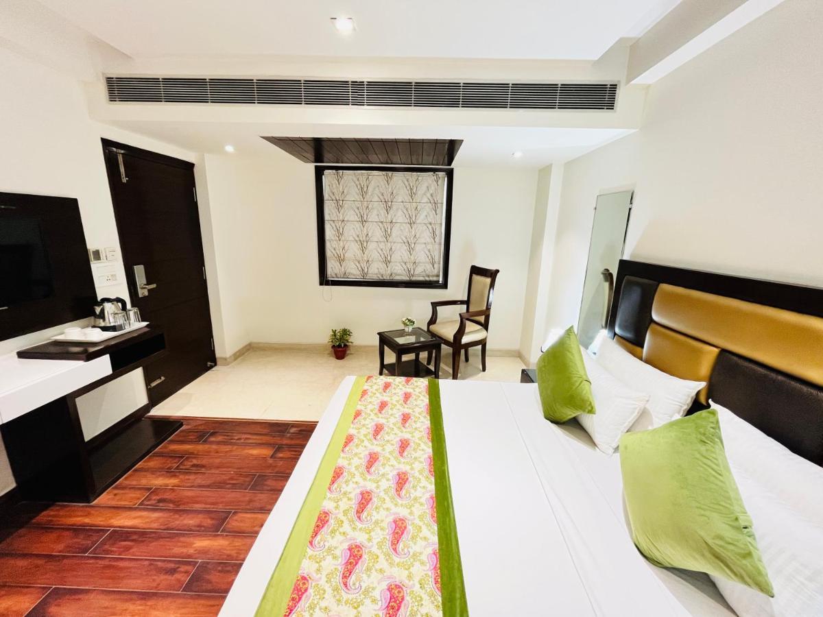 Hotel Aura Ip Grand Karkardooma Metro Station New Delhi Couple Friendly 外观 照片