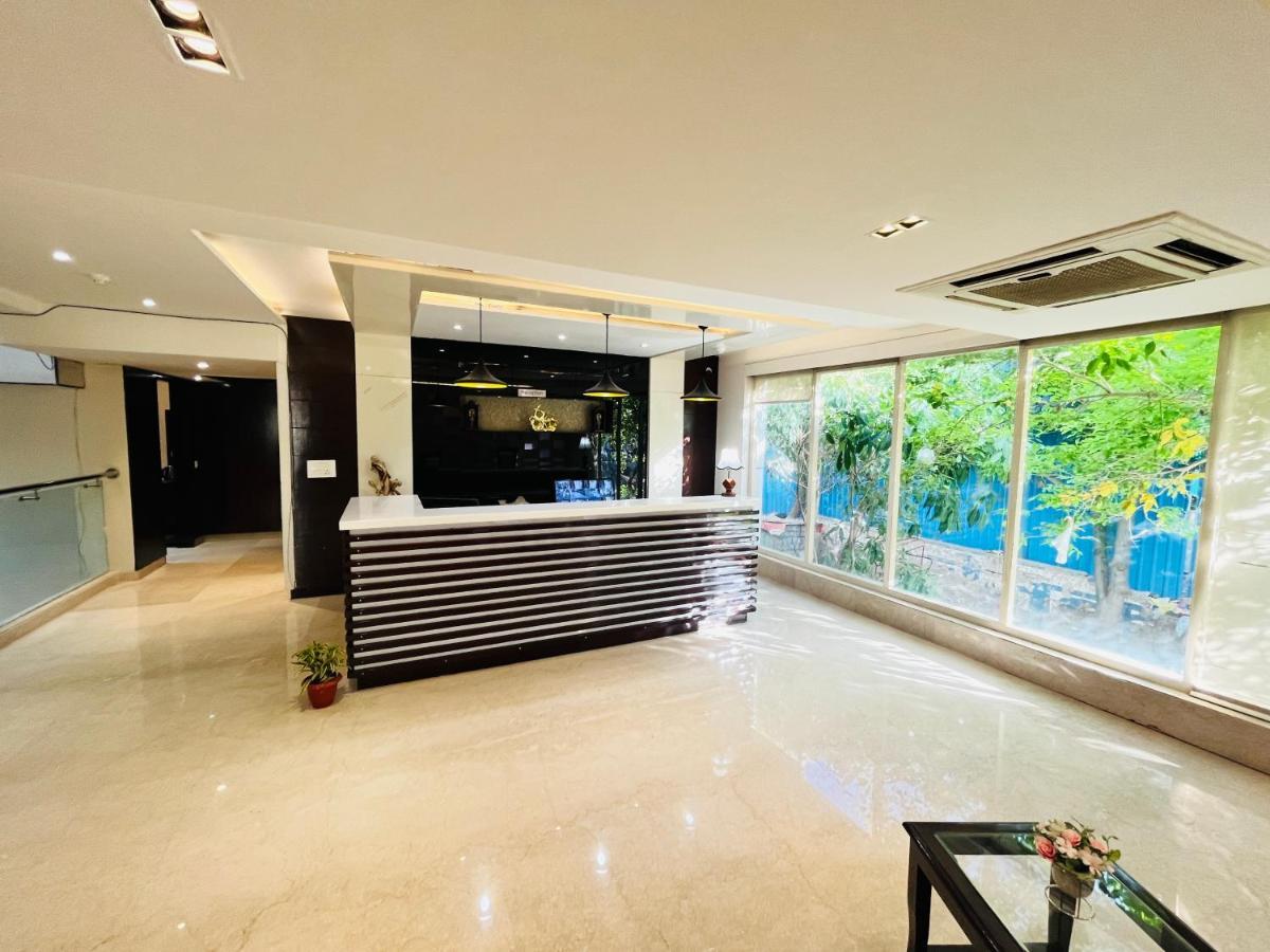 Hotel Aura Ip Grand Karkardooma Metro Station New Delhi Couple Friendly 外观 照片