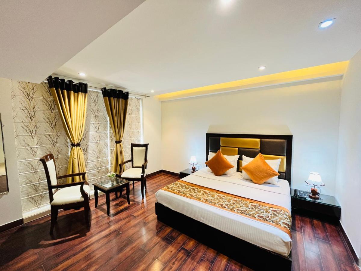 Hotel Aura Ip Grand Karkardooma Metro Station New Delhi Couple Friendly 外观 照片