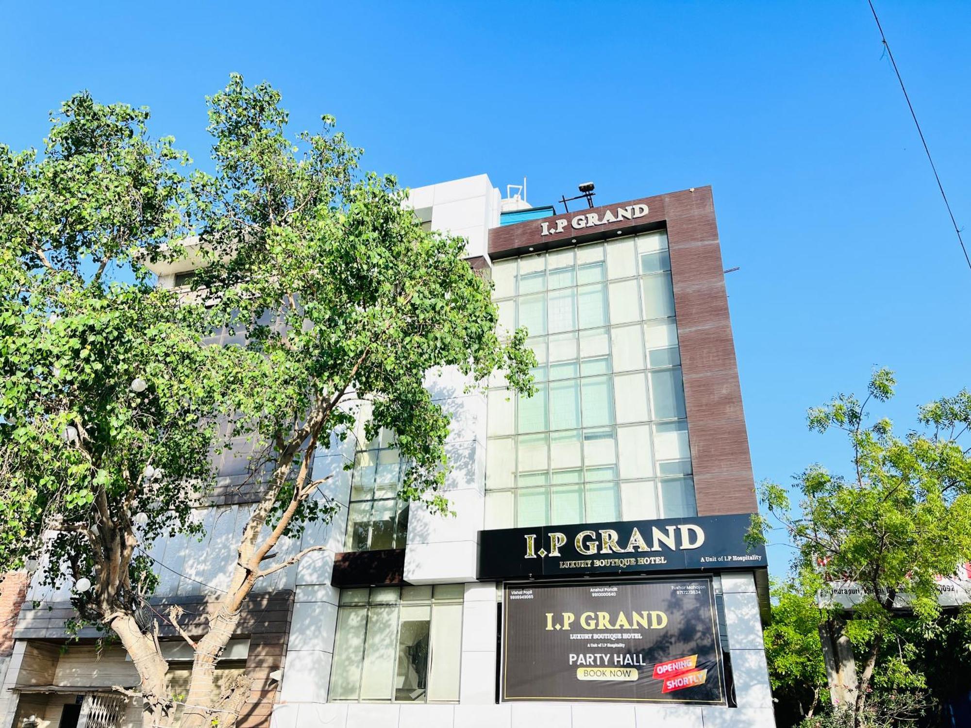 Hotel Aura Ip Grand Karkardooma Metro Station New Delhi Couple Friendly 外观 照片