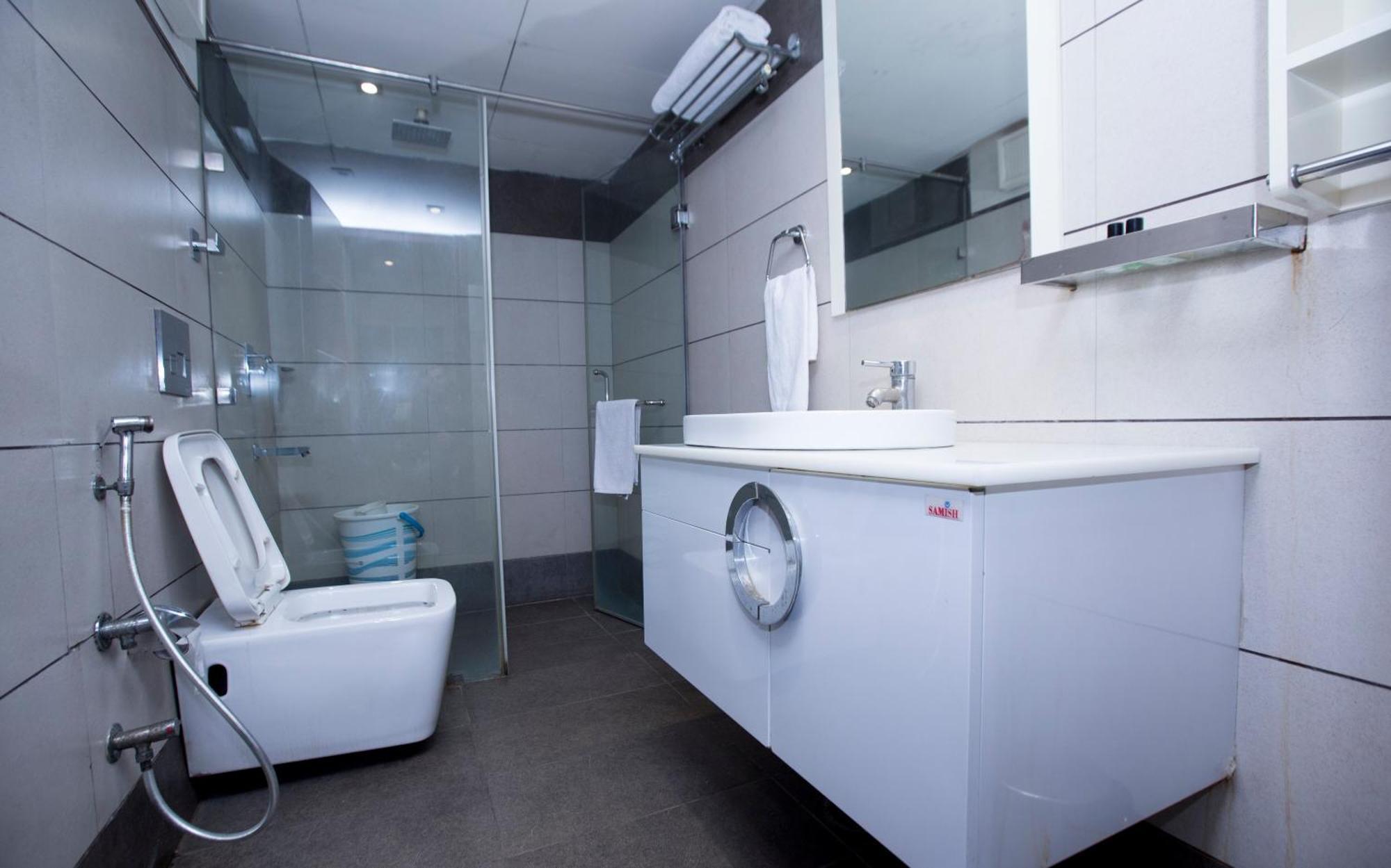 Hotel Aura Ip Grand Karkardooma Metro Station New Delhi Couple Friendly 外观 照片